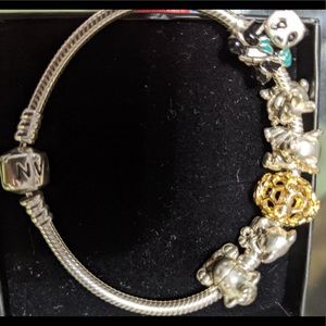 SOLD!🔺🔺🔺Auth.Pandora with 6 charms